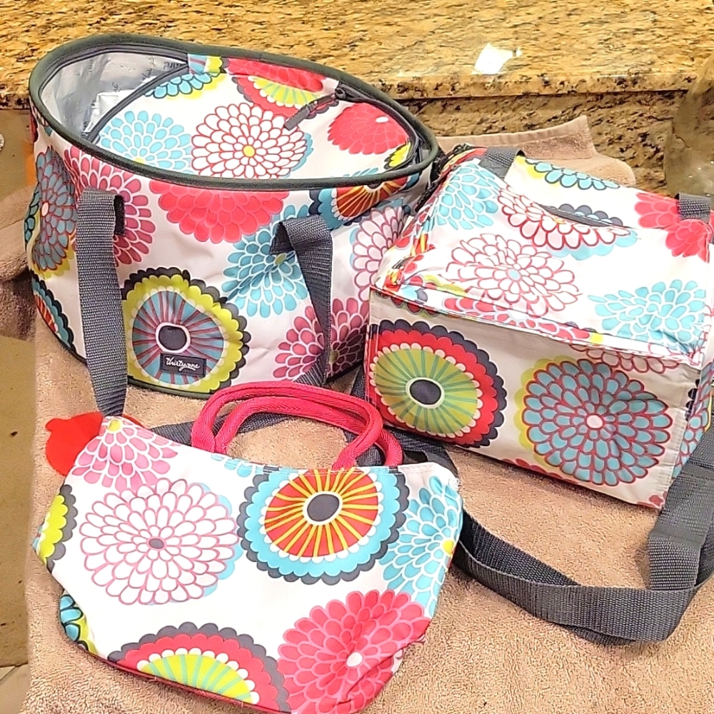 3 piece Gently used Thirty-one thermal Around We Go and lunch bag and small bag.